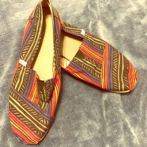 TOMS Men’s 10.5 Multi-Colored Tribal Slip On